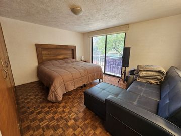 Casa en zona baja de las Águilas con 3 recamaras