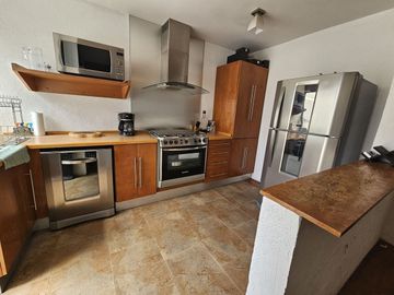 Casa en zona baja de las Águilas con 3 recamaras