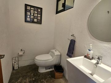 Casa en zona baja de las Águilas con 3 recamaras