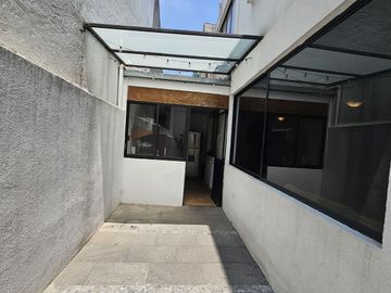 Casa en zona baja de las Águilas con 3 recamaras