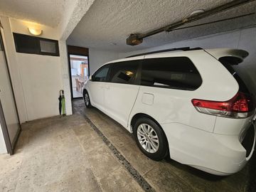 Casa en zona baja de las Águilas con 3 recamaras