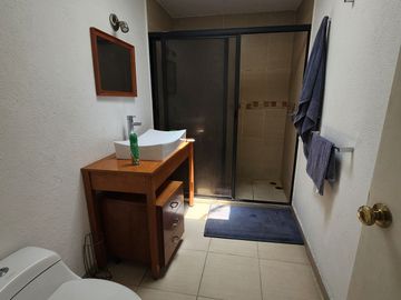 Casa en zona baja de las Águilas con 3 recamaras