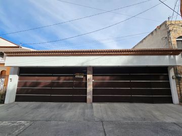 Casa en venta por $8.8mdp | CASA A UNA CUADRA DE COSTCO