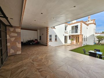 Casa en venta por $8.8mdp | CASA A UNA CUADRA DE COSTCO