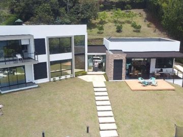 Finca De éLite Frente Al Lago Calima: Invierte En Un Estilo De Vida Exclusivo