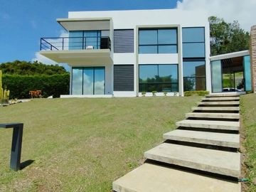 Finca De éLite Frente Al Lago Calima: Invierte En Un Estilo De Vida Exclusivo