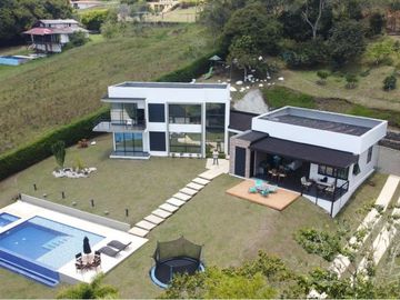 Finca De éLite Frente Al Lago Calima: Invierte En Un Estilo De Vida Exclusivo