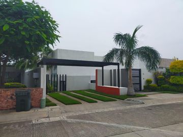 Casa en venta an Vista al Lago en Tequesquitengo, Morelos