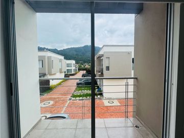 Vendo casa campestre de dos niveles en chia vereda Fonqueta .
