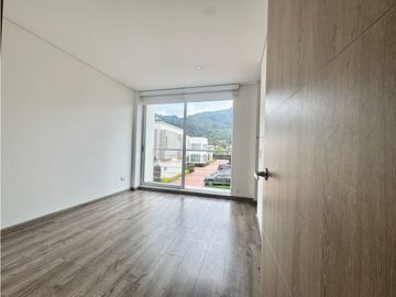 Vendo casa campestre de dos niveles en chia vereda Fonqueta .