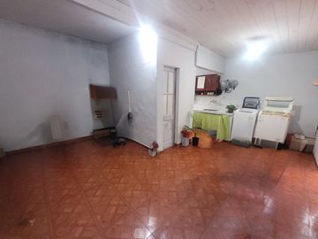 CASA MULTIFAMILIAR Y LOCAL VENTA TRISTAN SUAREZ