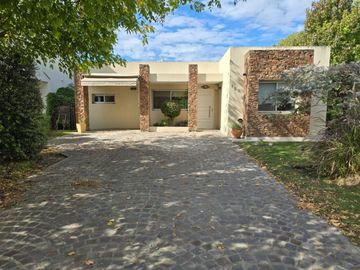 CASA 4 AMBIENTES EN VENTA EN ALTOS DE HUDSON 2