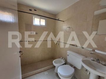 VENTA COMPLEJO DE 4 DPTOS EN PLOTTIER