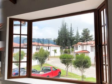 Venta, Casa por estrenar, estilo rustico, sector Puembo en conjunto privado