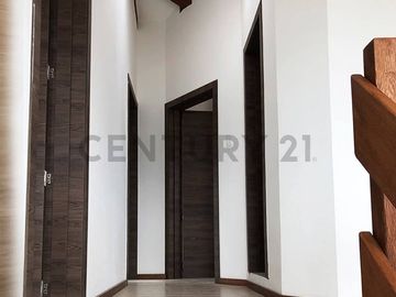 Venta, Casa por estrenar, estilo rustico, sector Puembo en conjunto privado