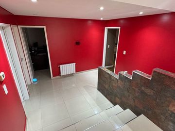 CASA EN VENTA 4 AMB BARRIO PARQUE BERNAL  PISCINA