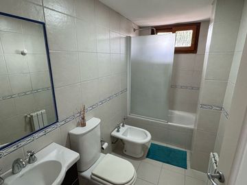 CASA EN VENTA 4 AMB BARRIO PARQUE BERNAL  PISCINA