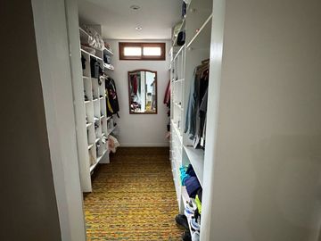 CASA EN VENTA 4 AMB BARRIO PARQUE BERNAL  PISCINA