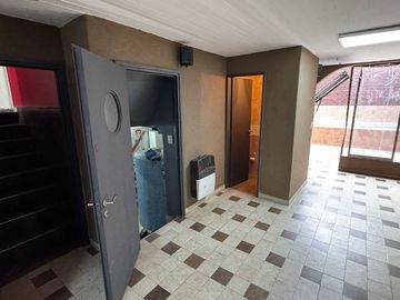CASA EN VENTA 4 AMB BARRIO PARQUE BERNAL  PISCINA