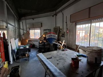 VENTA GALPON/TALLER CON MONTACARGA QUILMES OESTE