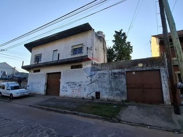 VENTA GALPON/TALLER CON MONTACARGA QUILMES OESTE