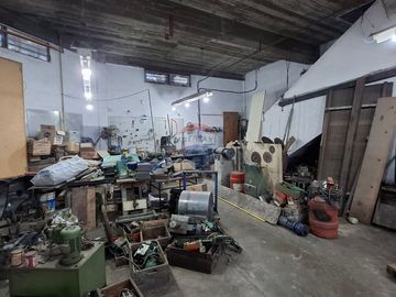 VENTA GALPON/TALLER CON MONTACARGA QUILMES OESTE