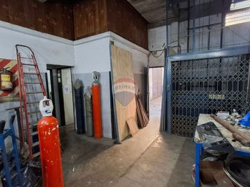 VENTA GALPON/TALLER CON MONTACARGA QUILMES OESTE