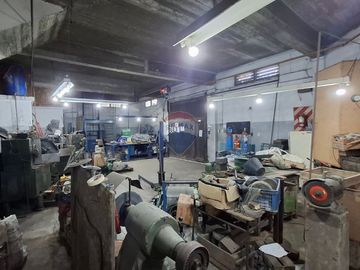 VENTA GALPON/TALLER CON MONTACARGA QUILMES OESTE