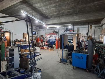VENTA GALPON/TALLER CON MONTACARGA QUILMES OESTE