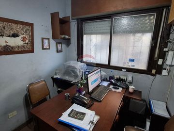 VENTA GALPON/TALLER CON MONTACARGA QUILMES OESTE