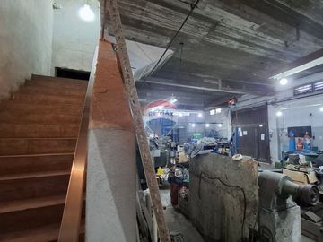 VENTA GALPON/TALLER CON MONTACARGA QUILMES OESTE