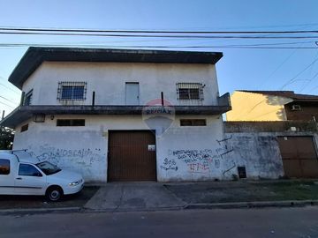 VENTA GALPON/TALLER CON MONTACARGA QUILMES OESTE