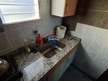 VENTA GALPON/TALLER CON MONTACARGA QUILMES OESTE
