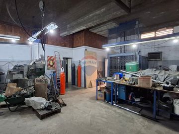 VENTA GALPON/TALLER CON MONTACARGA QUILMES OESTE