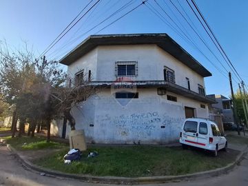 VENTA GALPON/TALLER CON MONTACARGA QUILMES OESTE