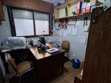 VENTA GALPON/TALLER CON MONTACARGA QUILMES OESTE