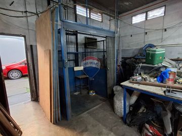 VENTA GALPON/TALLER CON MONTACARGA QUILMES OESTE