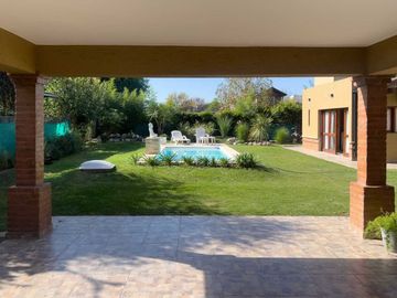 VENTA CASA 5 DORM SAN ISIDRO CON QUINCHO Y PILETA