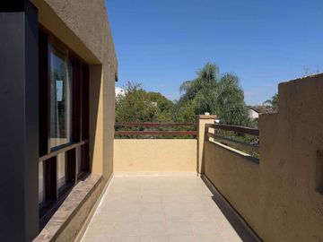 VENTA CASA 5 DORM SAN ISIDRO CON QUINCHO Y PILETA