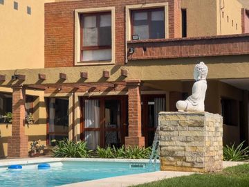 VENTA CASA 5 DORM SAN ISIDRO CON QUINCHO Y PILETA