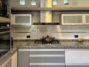 VENTA CASA 5 DORM SAN ISIDRO CON QUINCHO Y PILETA