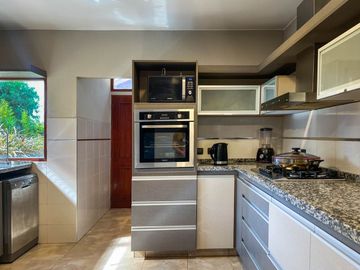 VENTA CASA 5 DORM SAN ISIDRO CON QUINCHO Y PILETA