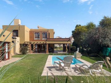 VENTA CASA 5 DORM SAN ISIDRO CON QUINCHO Y PILETA