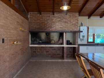 VENTA CASA 5 DORM SAN ISIDRO CON QUINCHO Y PILETA