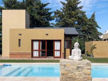 VENTA CASA 5 DORM SAN ISIDRO CON QUINCHO Y PILETA