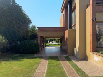 VENTA CASA 5 DORM SAN ISIDRO CON QUINCHO Y PILETA