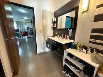 VENTA CASA 4 DORM SAN ISIDRO SOBRE BV PRINCIPAL