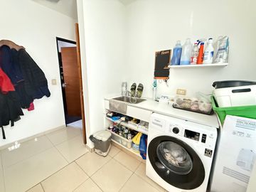 VENTA CASA 4 DORM SAN ISIDRO SOBRE BV PRINCIPAL