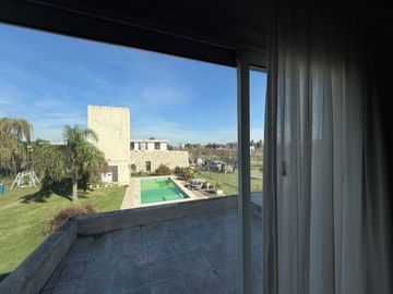 VENTA CASA 4 DORM SAN ISIDRO SOBRE BV PRINCIPAL