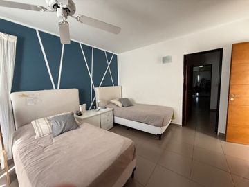 VENTA CASA 4 DORM SAN ISIDRO SOBRE BV PRINCIPAL